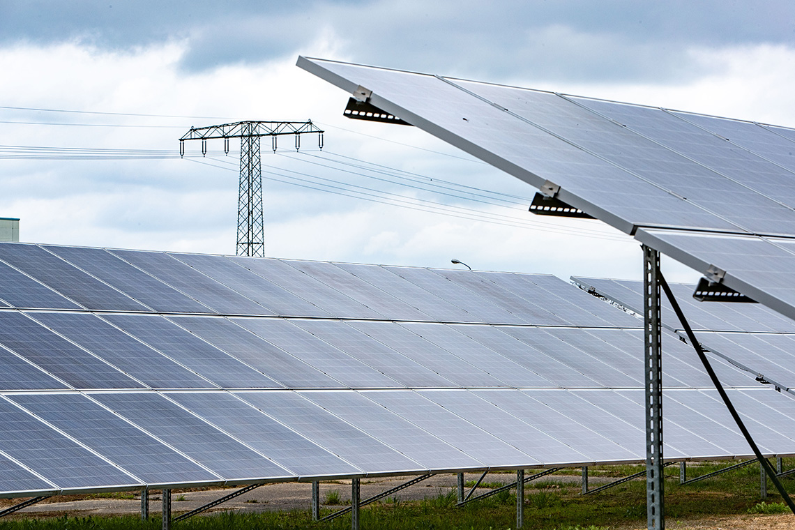 Photovoltaikanlage auf einer Industriefläche